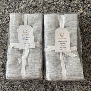 A Set of 12 Black & White Cloth Dinner Napkins in Cotton. New!